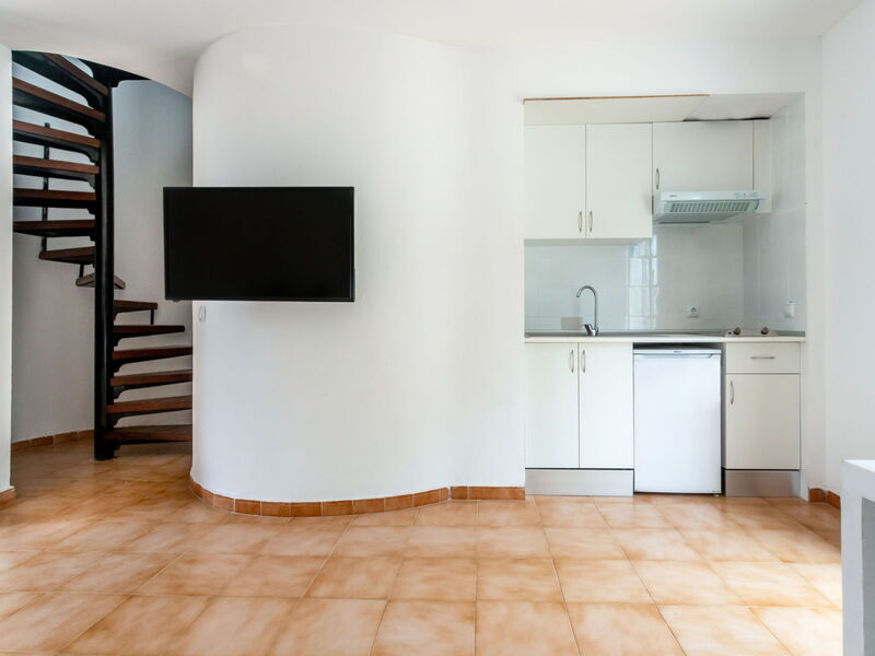 Accommodation:&nbsp;Neighbours Beach 100.6