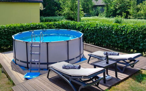 Maja: Composite Material, Garden, Shade, Backyard, Outdoor Furniture, Yard, Swimming Pool, Landscaping, Lawn, Design