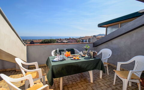 New Etna View: Property, Building, Room, House, Real Estate, Apartment, Restaurant, Vacation, Furniture, Table