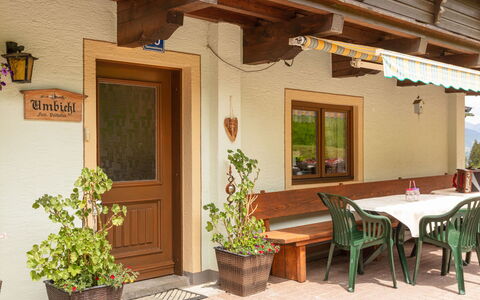 Umbichl: Plant, Building, Property, Flowerpot, Table, Houseplant, Window, Wood, Architecture, Door