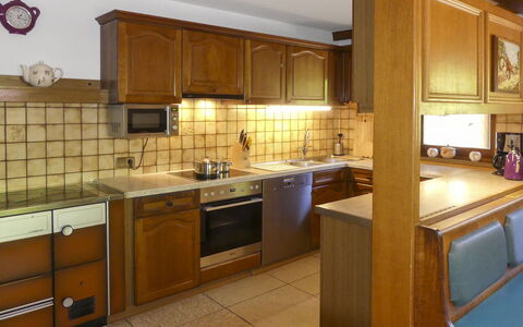 Umbichl: Countertop, Cabinetry, Kitchen Sink, Sink, Property, Furniture, Tap, Plumbing Fixture, Kitchen, Building