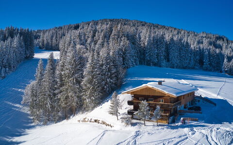 Auffach 651: Sky, Mountain, Snow, Blue, Slope, Cloud, Tree, Larch, Glacial Landform, House