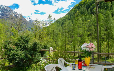Ai Casell: Nature, Natural Landscape, Mountainous Landforms, Mountain, Green, Vegetation, Property, Hill Station, Mountain Range, Wilderness