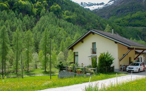 Ai Casell: Plant, Mountain, Building, Nature, Natural Landscape, Highland, Sky, Land Lot, House, Larch