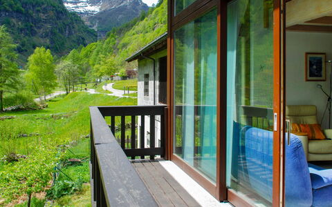 Ai Casell: Nature, Property, House, Building, Architecture, Mountain Range, Tree, Mountain, Home, Cottage