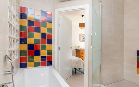 Can Gy: Plumbing Fixture, Building, Bathtub, Tap, Bathroom, Shower Head, House, Shower, Interior Design