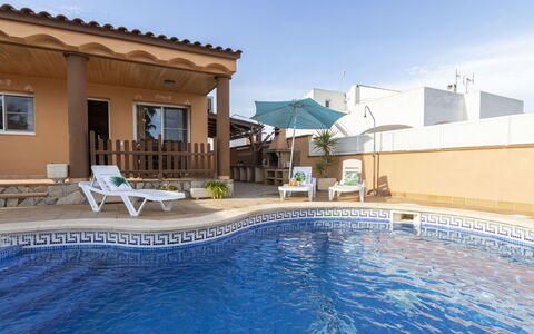 Lorena: Water, Sky, Property, Building, Swimming Pool, Azure, Window, Seaside Resort, Chair, Outdoor Furniture
