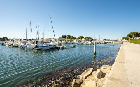Isle Catherine: Water, Daytime, Sky, Building, Azure, Swimming Pool, Leisure, Rectangle, Composite Material, Urban Design