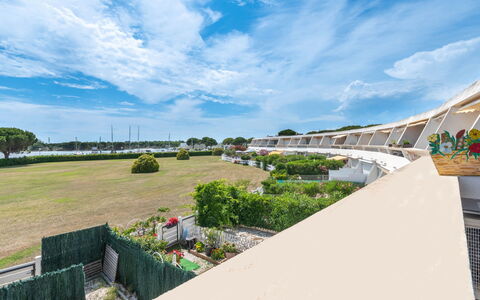 Isle Catherine: Water, Daytime, Sky, Building, Azure, Swimming Pool, Leisure, Rectangle, Composite Material, Urban Design