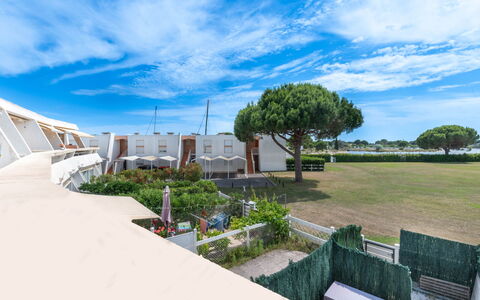Isle Catherine: Water, Daytime, Sky, Building, Azure, Swimming Pool, Leisure, Rectangle, Composite Material, Urban Design
