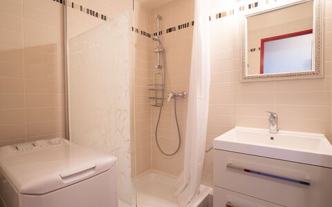 Le Grand Large: Bathroom, Property, Room, Plumbing Fixture, Interior Design, Ceiling, Tap, Architecture, Tile, Real Estate