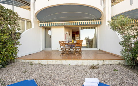 Le Grand Large: Property, Building, House, Real Estate, Room, Architecture, Interior Design, Home, Residential Area, Roof