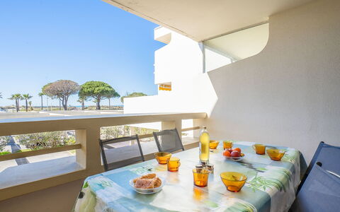 Ulysse Port de Plage: Property, Room, Yellow, Interior Design, House, Table, Building, Furniture, Real Estate, Home