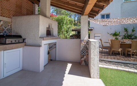 Bois D'Astros: Plant, Building, Flowerpot, Interior Design, Brick, Shade, Residential Area, Floor, Wall, Wood