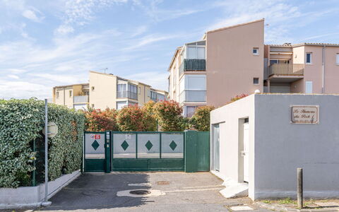 Hameau de Pech i: Sky, Plant, Building, Daytime, Property, Tree, Urban Design, Neighbourhood, Residential Area, Woody Plant