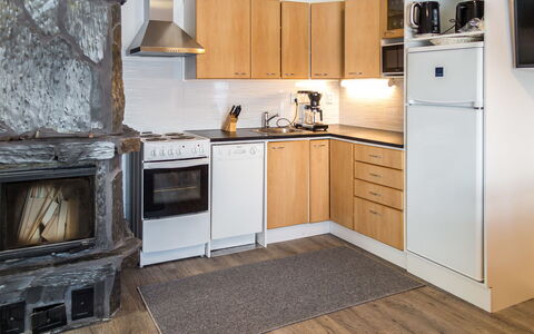 Venuskukkula: Kitchen Appliance, Kitchen, Major Appliance, Wood, Countertop, Flooring, Furniture, Home Appliance, Interior Design, Cabinetry