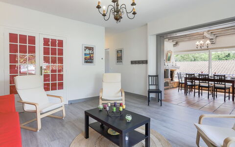 Saint Palais sur Mer 148: Room, Property, Furniture, Interior Design, Building, Living Room, Real Estate, Dining Room, House, Table