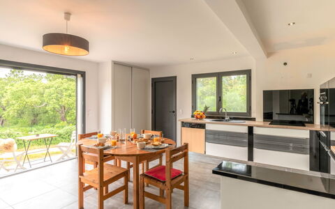 Paoli: Table, Furniture, Property, Chair, Plant, Wood, Interior Design, Kitchen, Window, Flooring