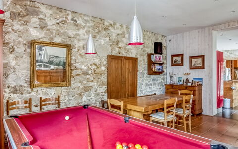 Le Patio: Billiard Table, Furniture, Property, Picture Frame, Pool, Table, Billiard Room, Billiards, Recreation Room