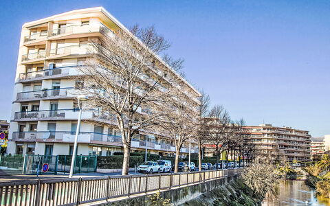 Cagnes-Sur-Mer 137: Daytime, Building, Apartment, City, Neighbourhood, Residential Area, Condominium, Metropolitan Area, Commercial Building