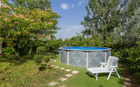 Fonte del Ceppo 1: Sky, Cloud, Plant, Plant Community, Outdoor Bench, Natural Landscape, Botany, Tree, Outdoor Furniture, Land Lot