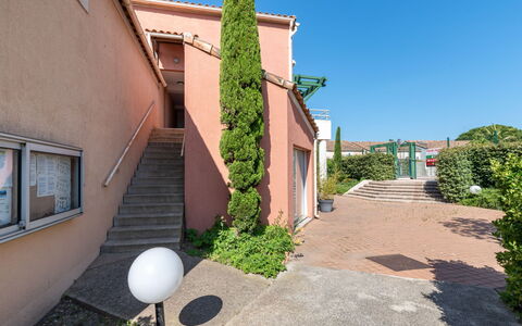 Bastide de L'Olivier: Property, House, Real Estate, Residential Area, Architecture, Building, Home, Neighbourhood, Room, Estate