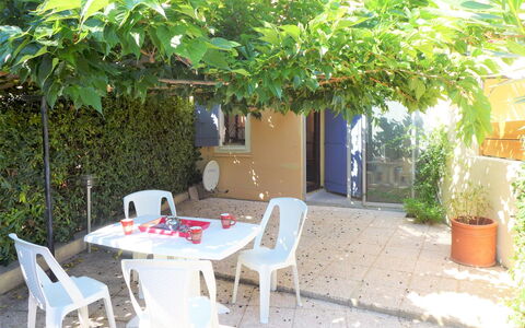 Saint Pierre la Mer 400: Property, Tree, Real Estate, Patio, Plant, Backyard, Table, House, Building, Room