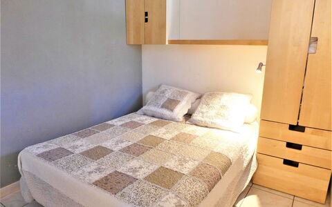 Saint Pierre la Mer 400: Bedroom, Bed, Furniture, Room, Property, Bed Frame, Mattress, Bed Sheet, Interior Design, Floor