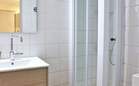 Saint Pierre la Mer 400: Mirror, Plumbing Fixture, Tap, Sink, Bathroom Sink, Bathroom, Door, Building, Wood