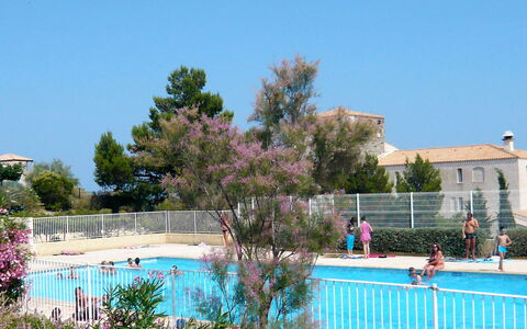 Saint Pierre la Mer 400: Water, Sky, Plant, Building, Tree, Azure, Swimming Pool, House, Fence, Leisure