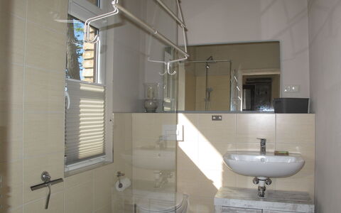 Helene: Bathroom, Property, Room, Plumbing Fixture, Bathroom Cabinet, Bathroom Accessory, Wall, Architecture, Tile, House