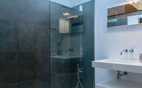 Sa Muralla: Mirror, Tap, Plumbing Fixture, Sink, Bathroom Sink, Property, Building, Bathroom, Interior Design, Purple