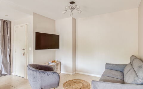 Les Jardins de Phebus: Room, Property, White, Furniture, Interior Design, Floor, Ceiling, House, Bed, Lighting
