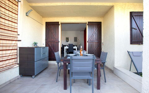 La Calmeraie: Furniture, Table, Chair, Building, Wood, Living Room, Houseplant, Flooring, Floor