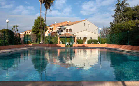 La Calmeraie: Water, Cloud, Sky, Plant, Building, Property, Tree, Azure, Swimming Pool, Arecales
