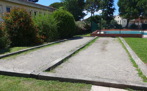 La Calmeraie: Grass, Lawn, Road Surface, Garden, Tree, Architecture, Plant, Land Lot, Walkway, Landscaping