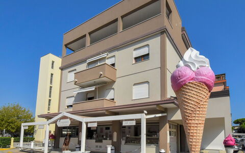 Rosolina Mare 900: Sky, Building, Neighbourhood, Tree, Residential Area, Condominium, Facade, Shade, Urban Design, Commercial Building