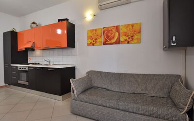 Rosapanna 900.2: Furniture, Sink, Couch, Cabinetry, Tap, Wood, Interior Design, Rectangle, Living Room, Floor