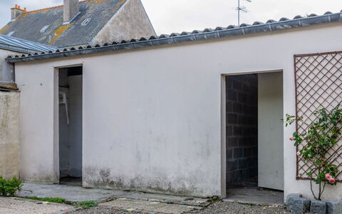 Le Gambetta: Sky, Cloud, Property, Plant, Land Lot, Building, Residential Area, House, Real Estate