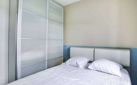 Le Gambetta: Furniture, Building, Comfort, Azure, Textile, Bed, Shade, Wood, Interior Design