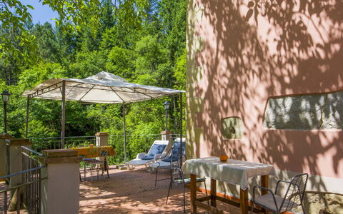 Il Mulinaccio: Property, Shade, Real Estate, Tree, Room, Building, Leisure, House, Home, Table