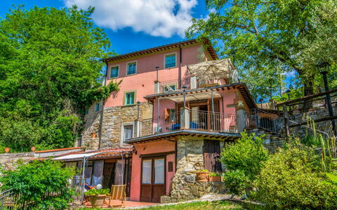 Il Mulinaccio: Property, House, Residential Area, Home, Building, Real Estate, Neighbourhood, Architecture, Town, Tree