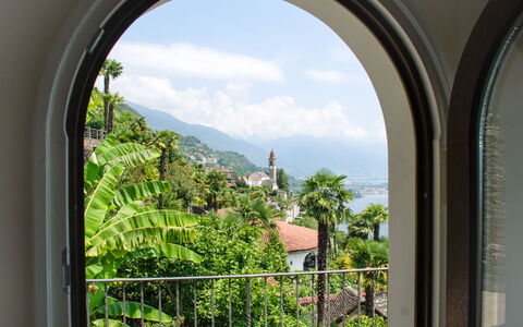 Panorama Lakeview Lago Maggiore: Vegetation, Arch, Window, Architecture, Botany, Tree, Building, Real Estate, House, Room