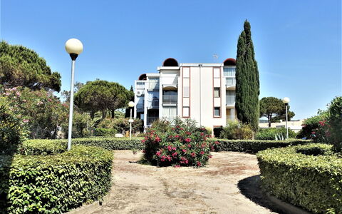 Les Portes de la Plage: Plant, Sky, Property, Building, Street Light, Nature, Window, Architecture, Land Lot, Tree