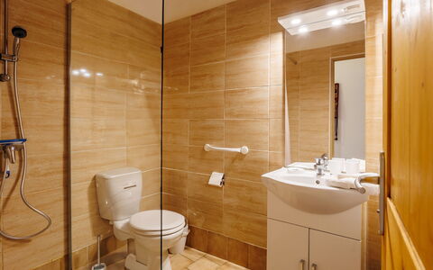 La Volte: Mirror, Property, Plumbing Fixture, Sink, Bathroom, Shower Head, Interior Design, Architecture, Tap