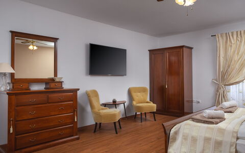 Villa Marina i: Room, Furniture, Ceiling Fan, Property, Bedroom, Floor, Bed, Hardwood, Interior Design, Wood Flooring