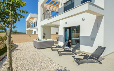 Prova 1: Property, House, Home, Building, Real Estate, Architecture, Estate, Room, Interior Design, Villa