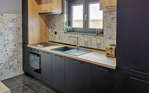 Prova 1: Countertop, Cabinetry, Building, Kitchen Stove, Kitchen, Window, Sink, Kitchen Appliance, Tap, Wood