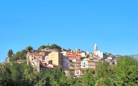 Ventimiglia 629: Sky, Building, Azure, Tree, Natural Landscape, Plant, Facade, City, Roof, House