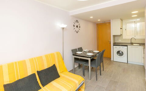 Alda: Room, Property, Yellow, Furniture, Interior Design, Building, Real Estate, Floor, Ceiling, Table